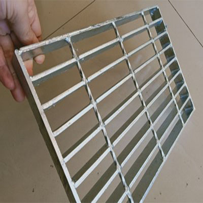 鋼格板在電廠平臺上起著主要的作用，為啥這么說呢？